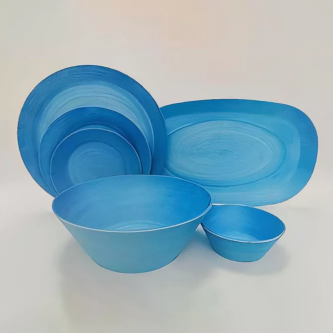 Niebieski ceramiczny zestaw obiadowy