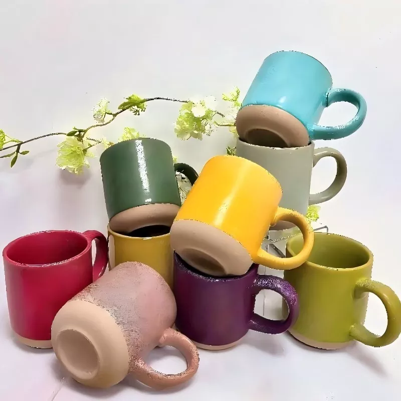 Niestandardowy kubek ceramiczny z kamionki