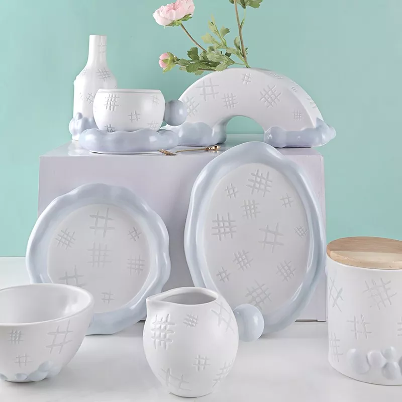 Zestaw misek z białej porcelany, można myć w zmywarce Zestaw misek z białej porcelany, można myć w zmywarce