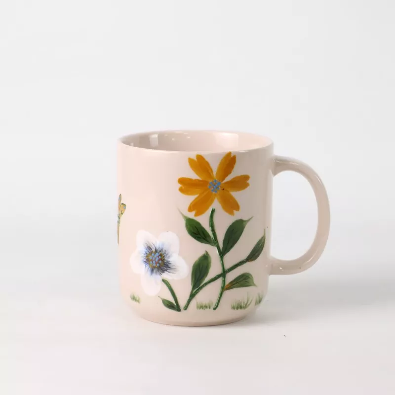Ręcznie malowany kwiatowy kubek ceramiczny