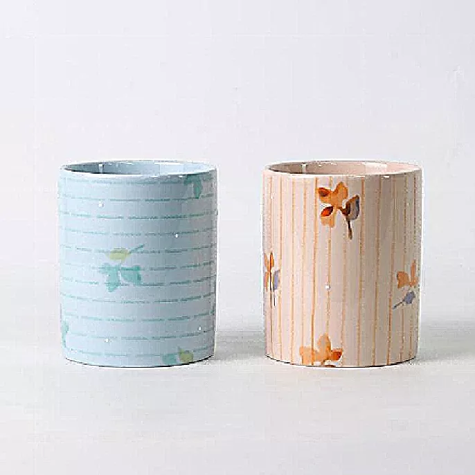Ręcznie malowany ceramiczny świecznik w kwiaty Ręcznie malowany ceramiczny świecznik w kwiaty