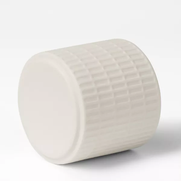 Ceramiczne świeczniki w mlecznobiałą kratkę