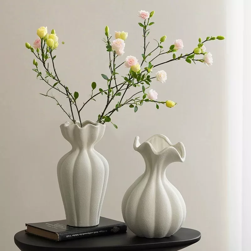 Naturalny nowoczesny wazon ceramiczny
