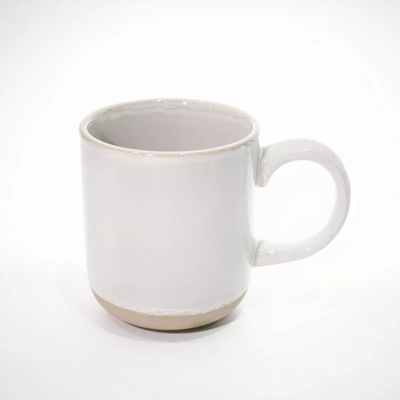 Prosty, nowoczesny ceramiczny kubek podróżny w kolorze białym Prosty, nowoczesny ceramiczny kubek podróżny w kolorze białym
