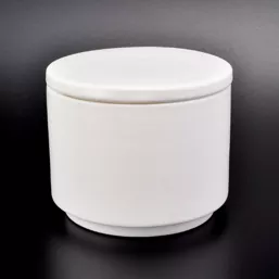 Tradycyjny ceramiczny świecznik