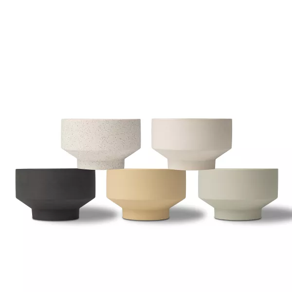 Geometryczne ceramiczne świeczniki w stylu Wabi-sabi Geometryczne ceramiczne świeczniki w stylu Wabi-sabi